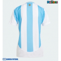 Camisa de Futebol Argentina Equipamento Principal Mulheres Copa America 2024 Manga Curta